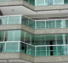 ESQUADRIAS EM ALUMÍNIO