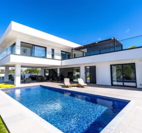 Unyk Place